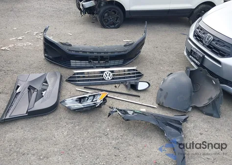 2019 Volkswagen Jetta 1.4T R-Line/1.4T S/1.4T Se z USA, uszkodzony, nr VIN 3VWC57BU6KM176460